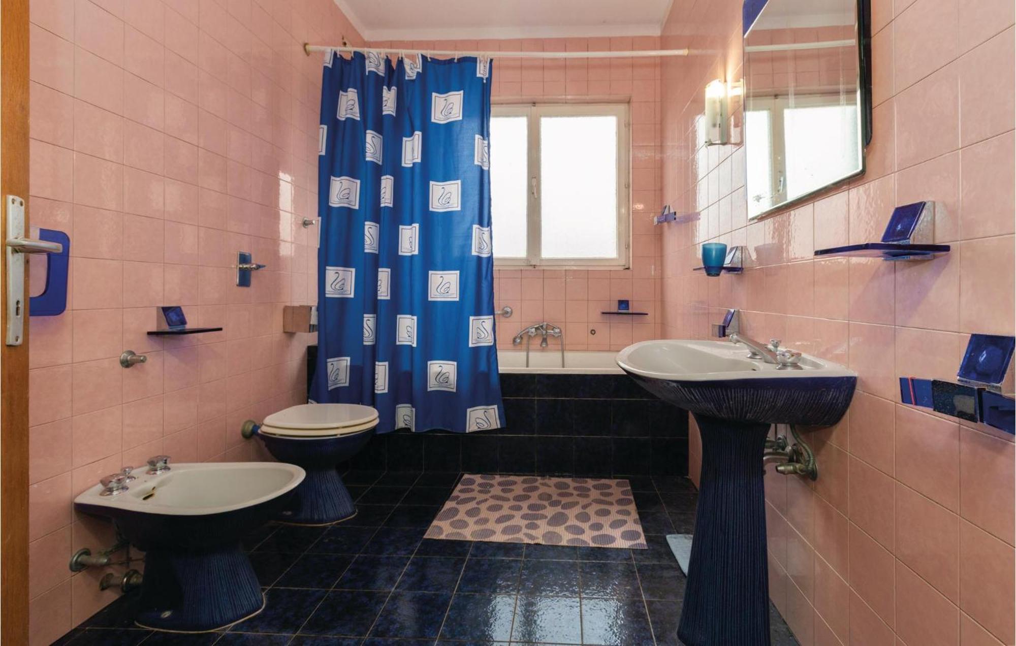 2 Bedroom Pet Friendly Apartment In Lovrecica Экстерьер фото