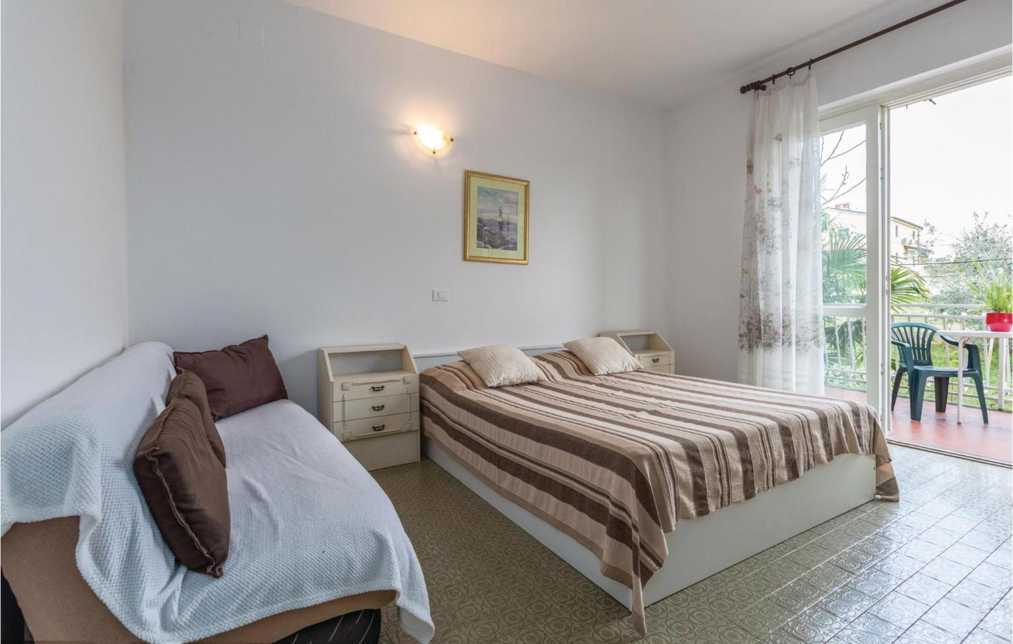 2 Bedroom Pet Friendly Apartment In Lovrecica Экстерьер фото